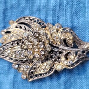 Vintage Elegant Silver with Crystals Leaf Scarf Clip